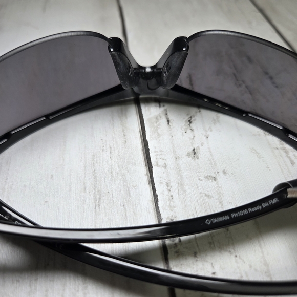 NWT Foster Grant Black Sport Sunglasses - Picture 5 of 7